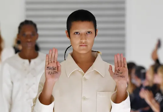 Fashion dan Mental Health: Lo Sadar Nggak, Pakaian Bisa Jadi Pertolongan Pertama Buat Perasaan Lo?