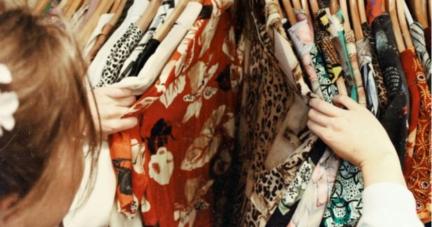 Gen Z Mulai 'Sewa Baju' untuk Setiap Acara, Gak Mau Beli Lagi – Inilah 3 Alasan Kenapa Fast Fashion Mulai Gulung Tikar